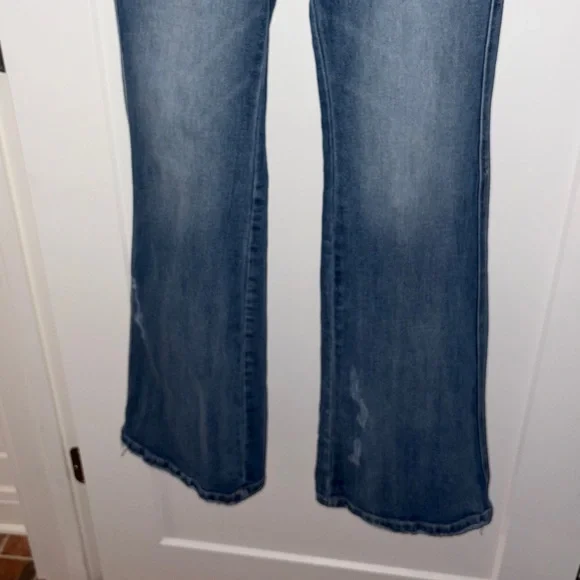 KanCan Bella high rise flare jeans sz 9/28 EUC - Picture 3 of 8